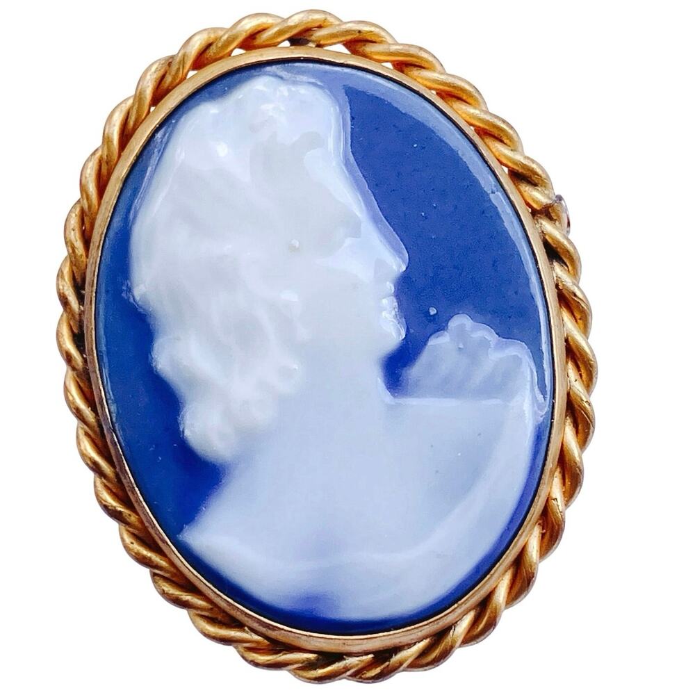 Antique Pate Sur Pate Porcelain Cameo Brooch GP Trombone Clasp 1890s-1910s